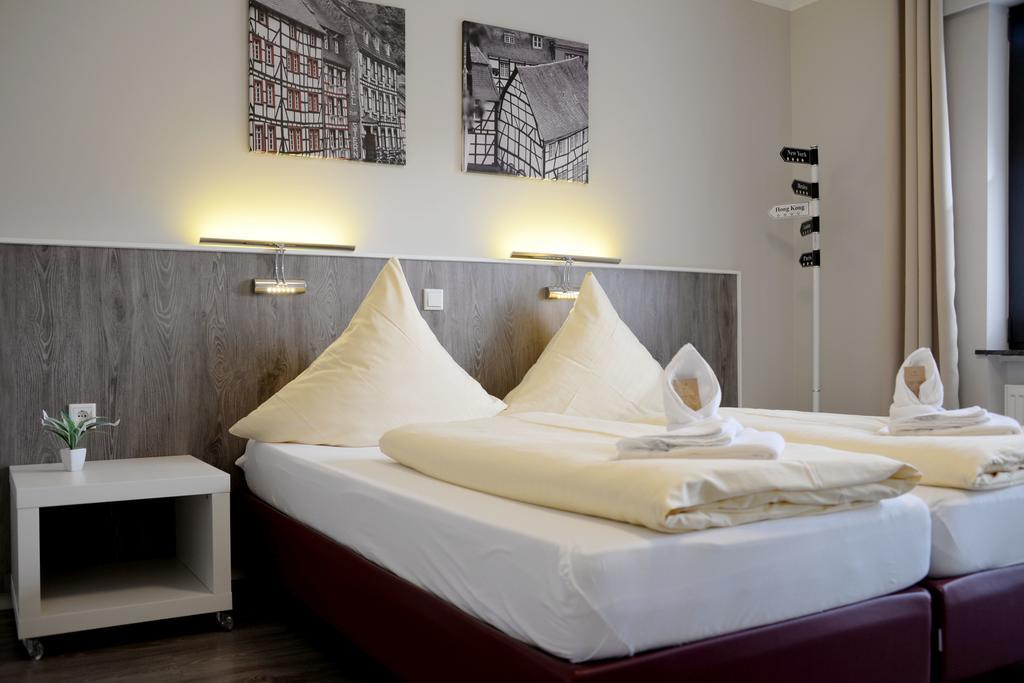 Pension Zur Schmiede ไอน์รัวห์ ภายนอก รูปภาพ